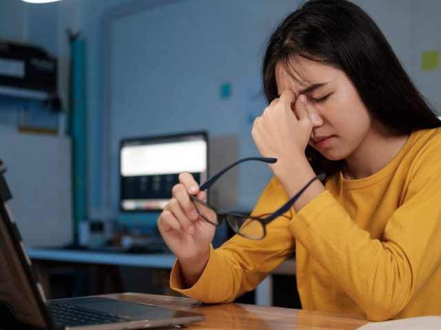Managing Digital Eye Strain: Tips for Screen-Heavy Lifestyles